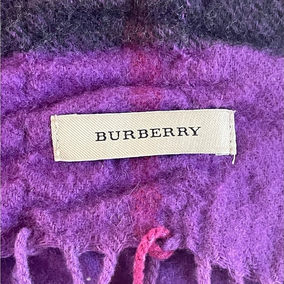 Authentic Burberry giant check quilted scarf used 2000s good condition 12”W 64L - Picture 2 of 4